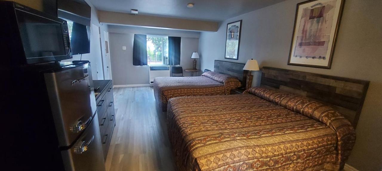 Lazy Bear Lodge Кранбрук Екстер'єр фото